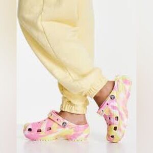 CROCS classic platform clogs in pink and yellow marble Size 6 NWOT